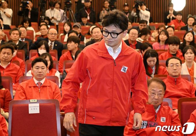 [사진] 자리 뜨는 한동훈 '침통'