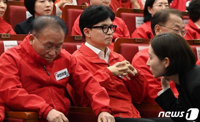 [사진] 굳은 표정의 한동훈 위원장과 윤재옥 원내대표