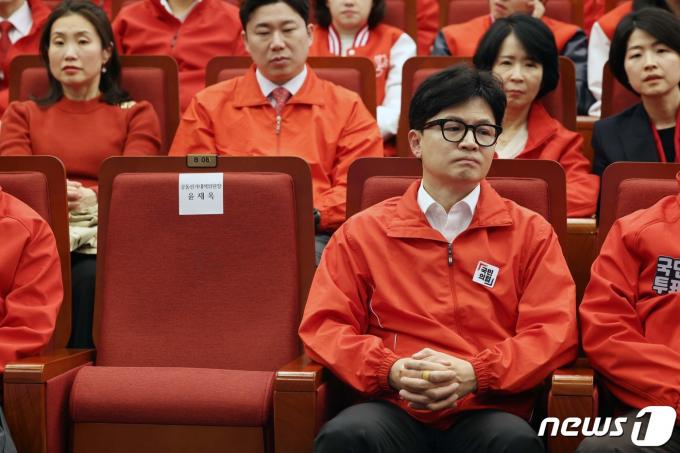 [사진] 침통한 표정의 한동훈
