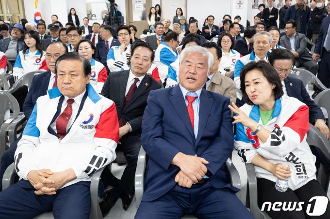 [사진] 자유통일당, '2석 가능?'