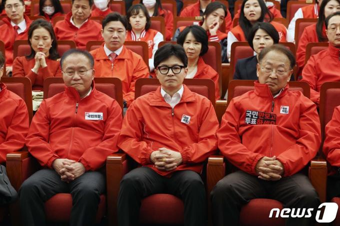 [사진] 침울한 표정의 국민의힘