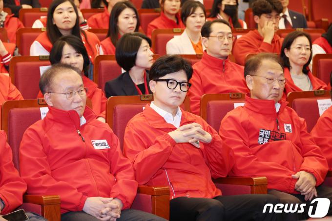 [사진] 국민의힘 지도부 '믿을 수 없는 결과'