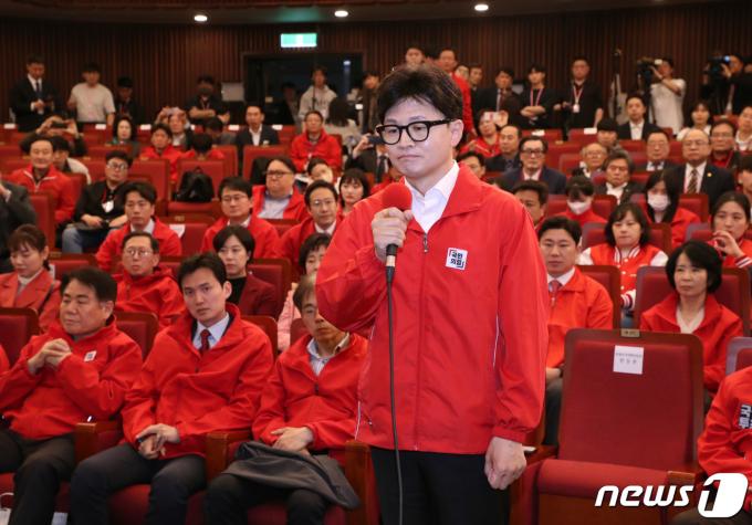 [사진] 출구조사 결과 발표 입장 밝히는 한동훈