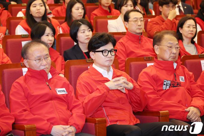 [사진] 개표 지켜보는 한동훈