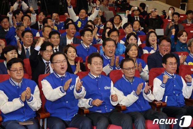 [사진] '환호'