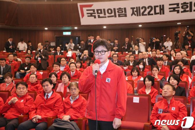 [사진] 출구조사 관련 입장 밝히는 한동훈