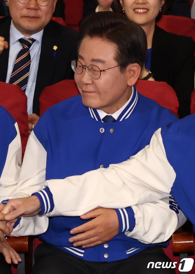[사진] 이재명 대표 '밝은표정'