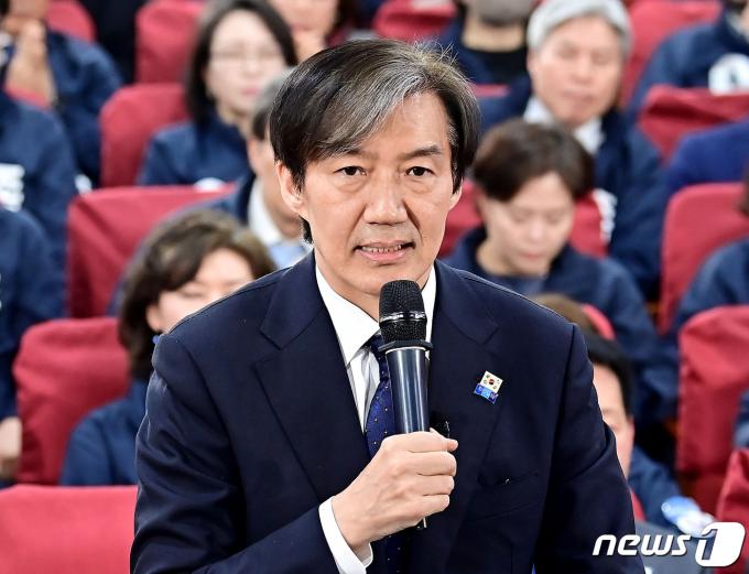 [사진] 소감 밝히는 조국 대표