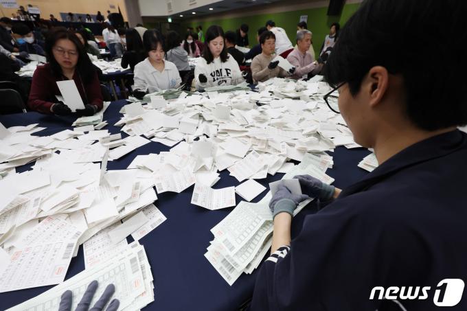 [사진] 29년 만에 시행되는 수개표
