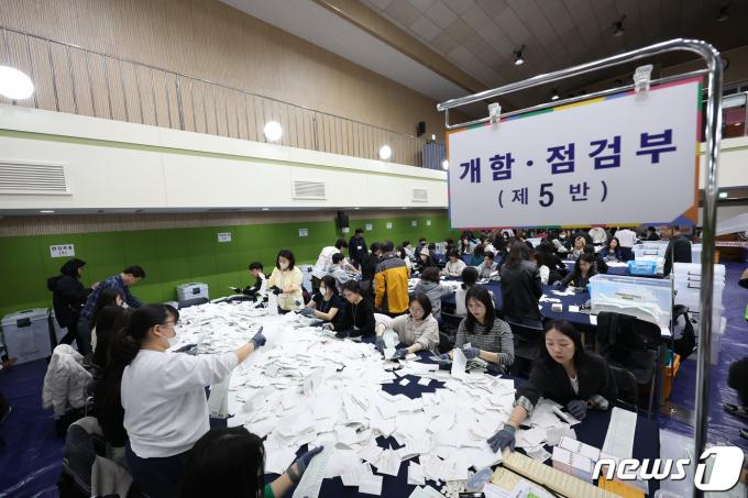 [사진] 29년 만에 시행되는 수개표