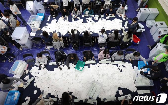 [사진] 29년 만에 시행되는 수개표