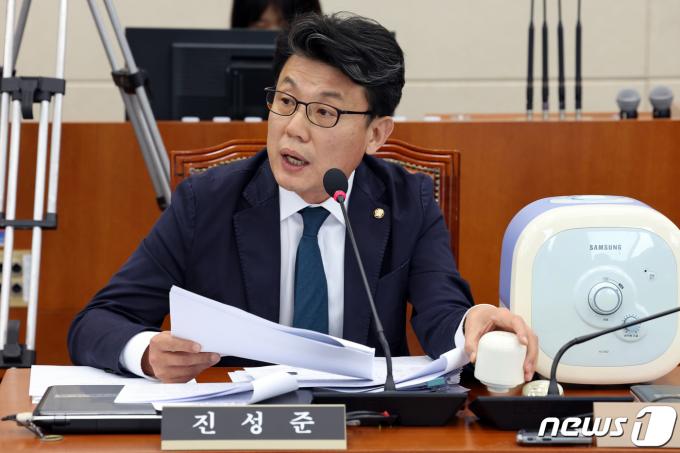 진성준 더불어민주당 의원. ⓒ News1 황기선 기자