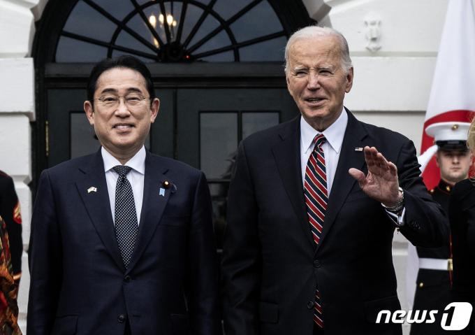 조 바이든 미국 대통령이 9일(현지시간) 워싱턴 백악관에서 국빈 방문한 기시다 후미오 일본 총리을 환영하고 있다. 2024. 4. 10 ⓒ AFP=뉴스1 ⓒ News1 우동명 기자