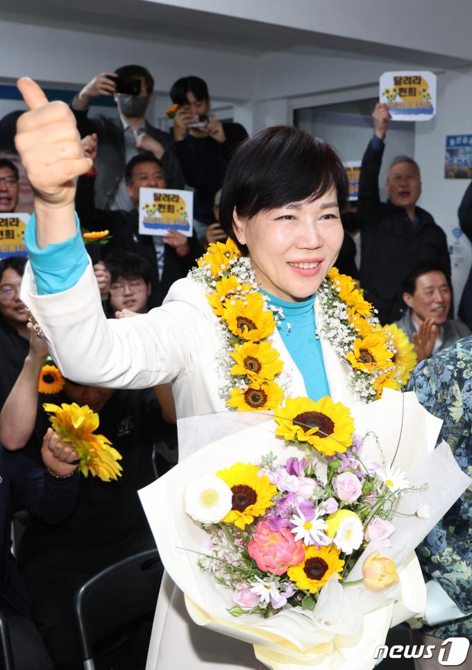 [사진] ‘한강벨트 격전지’…민주당 전현희, 윤희숙 꺾고 당선 확실