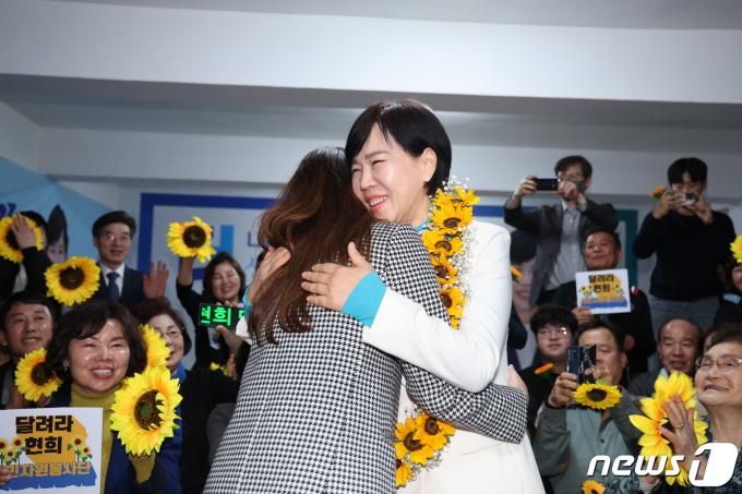 [사진] ‘한강벨트 격전지’…민주당 전현희, 당선 확실