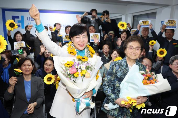 [사진] 미소짓는 전현희