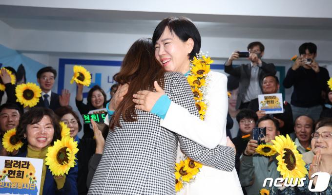 [사진] 전현희 '당선 유력'