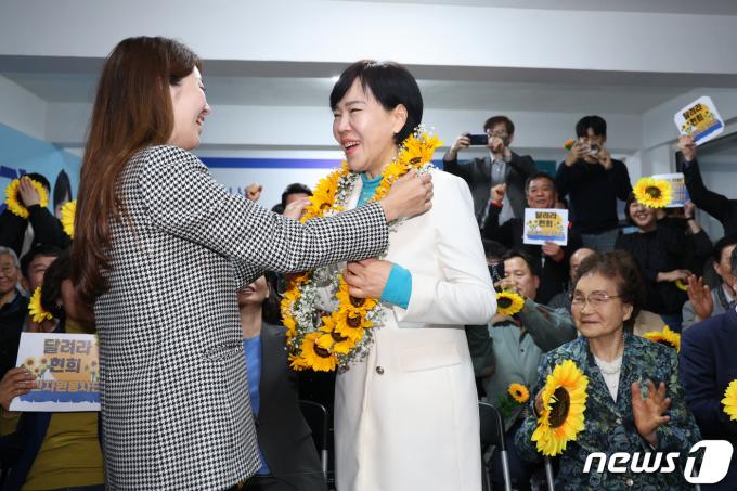 [사진] 전현희 '당선 확실시'