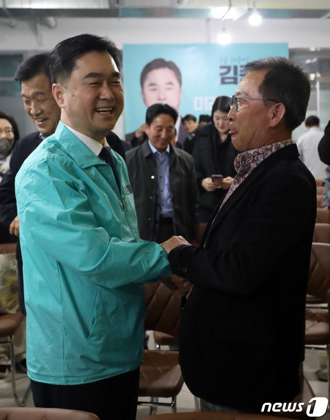 [사진] 새로운미래 김종민 후보 세종시 갑 당선 유력