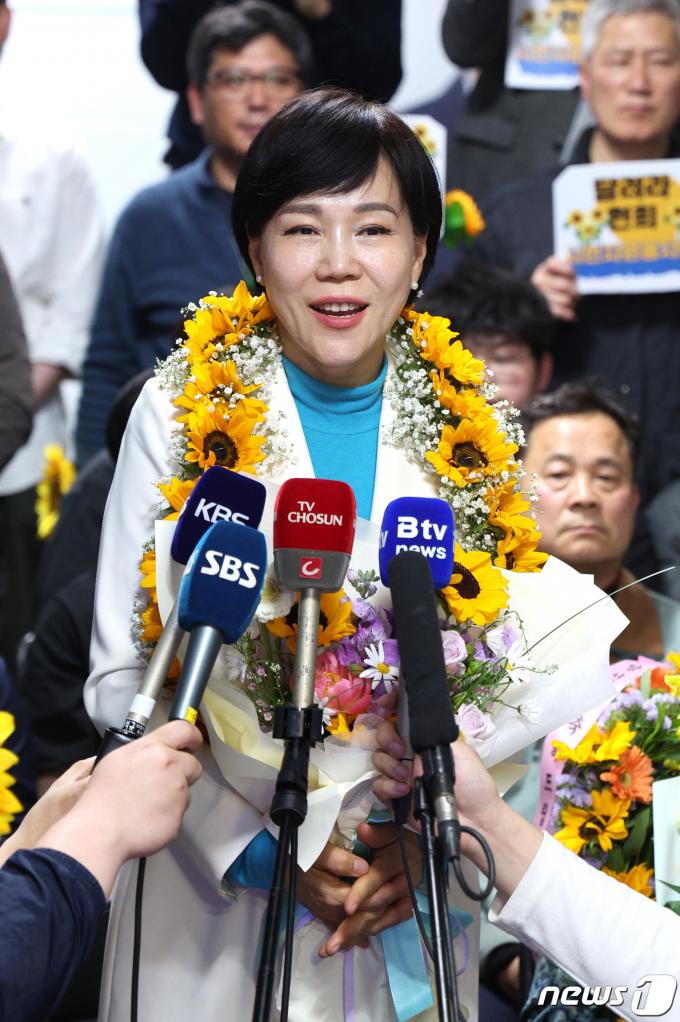 [사진] 소감 밝히는 전현희