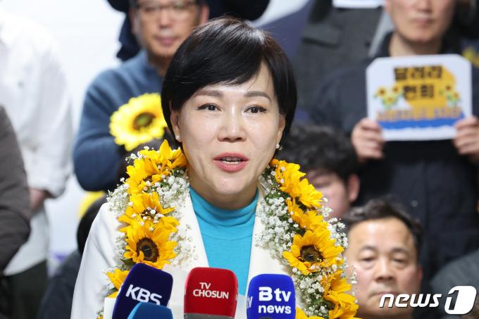 [사진] 소감 밝히는 전현희 후보