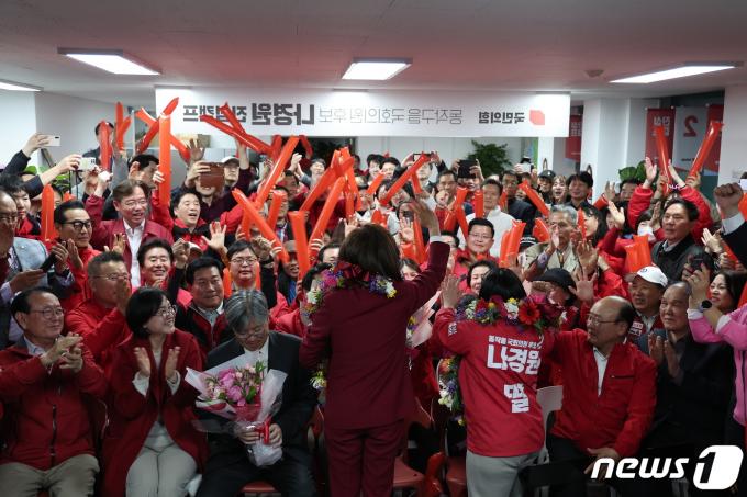 [사진] '당선 확실' 서울 동작을 나경원 후보