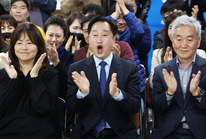 제22대 국회의원 선거(4·10 총선) 경기 수원정 지역구에 출마해 '막말 논란'에 휩싸였던 더불어민주당 김준혁 후보가 국민의힘 이수정 후보와 초접전을 벌인 끝에 당선을 확정지었다. /사진=뉴스1
