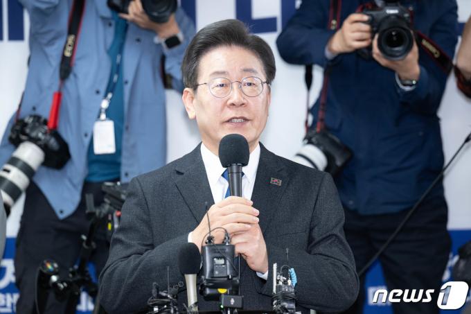 [사진] 당선 인사하는 이재명 대표