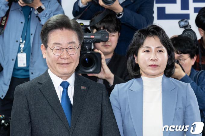 [사진] 22대 총선 지역구 당선 소감 발표하는 이재명 민주당 대표