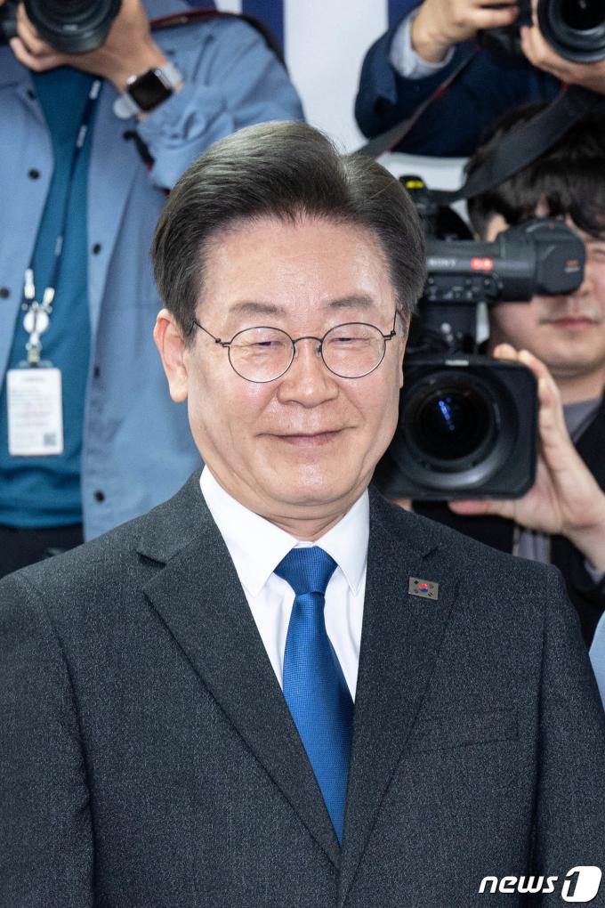 [사진] 이재명 '당선 확실'