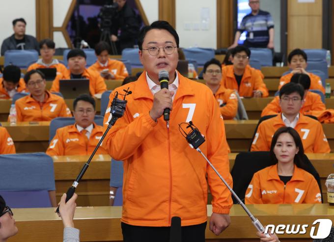 [사진] 이준석 당선 관련 발언하는 천하람 선대위원장