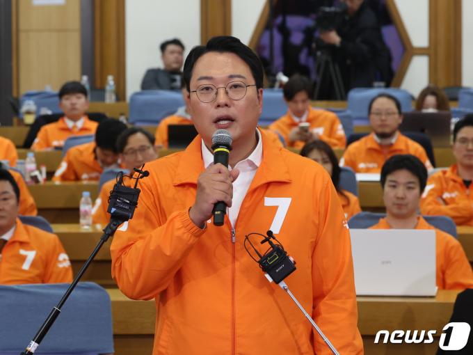 [사진] 이준석 당선 관련 발언하는 천하람 선대위원장