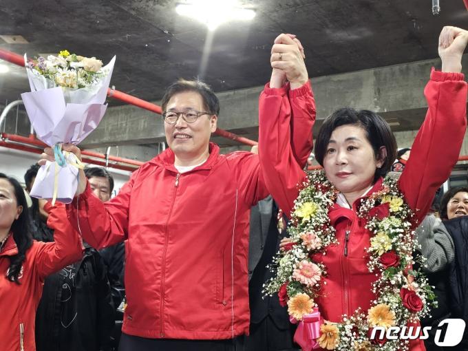 [사진] 부산 연제 김희정, 당선 확실