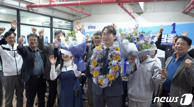 [사진] 인천 서병 더불어민주당 모경종 당선 확정