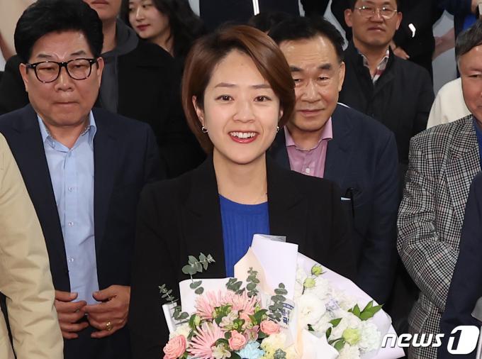 [사진] ‘서울 광진을’ 고민정 당선