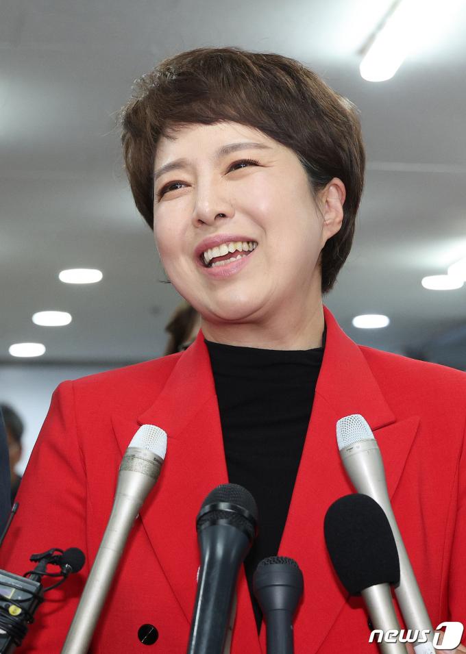 [사진] 활짝 웃는 김은혜 후보