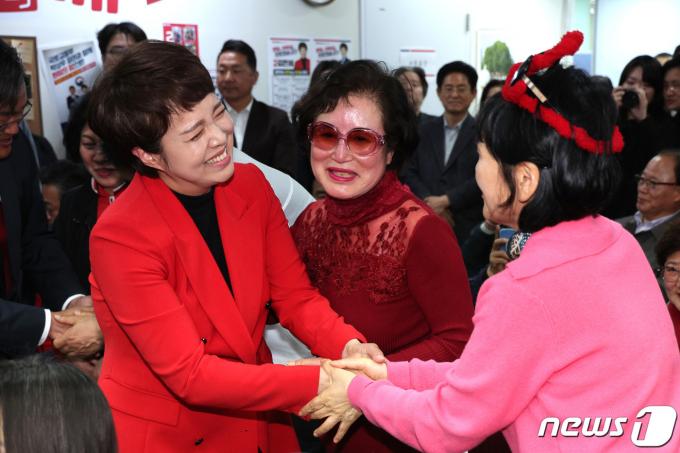 [사진] 김은혜 '환호'