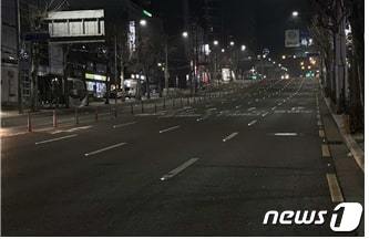 태양광 LED 도로표지병+고성능 차선. (서울시 제공)ⓒ 뉴스1