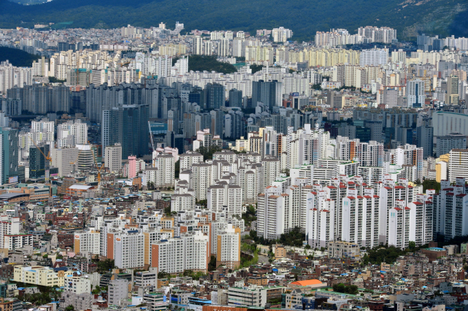 입주를 앞둔 서울 강동구 일대 아파트의 신고가가 경신되고 있다. 사진은 서울시내 한 아파트 밀집 지역. /사진=뉴시스