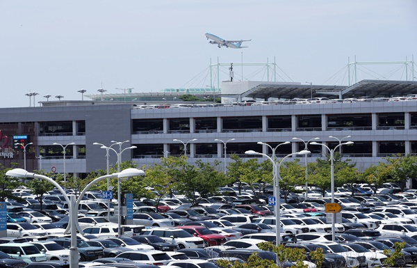 인천공항공사가 인천국제공항 주차 요금 인상안을 재추진할 예정이다. 사진은 인천국제공항 주차장. /사진=뉴스1