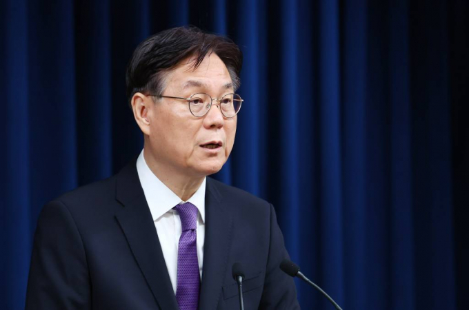 이관섭 대통령 비서실장이 총선 참패와 관련한 윤석열 대통령의 입장을 전했다. 사진은 11일 서울 용산 대통령실 청사에서 4.10 총선 결과 관련 윤석열 대통령의 입장을 발표하고 있는 이관섭 비서실장. /사진= 뉴시스 