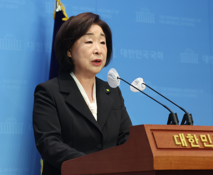심상정 녹색정의당 원내대표가 11일 정계 은퇴를 선언했다. 사진은 심 원내대표가 11일 서울 여의도 국회 소통관에서 제22대 총선 결과 관련 입장발표와 정계 은퇴 선언 기자회견을 하는 모습. /사진=뉴스1