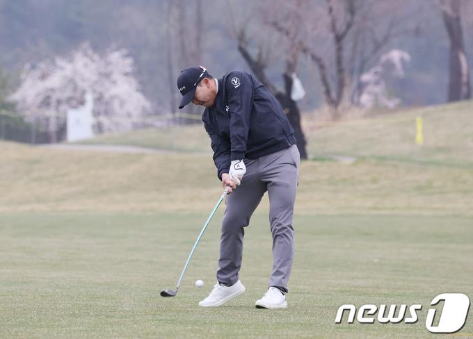 [사진] 김홍택 세컨샷 순간