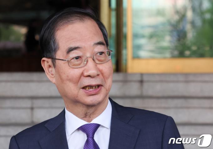[사진] 퇴근하는 한덕수 총리