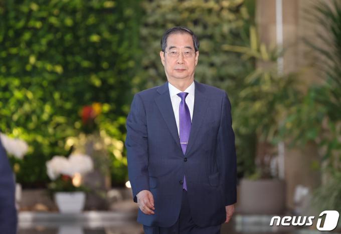 [사진] 한덕수 '국정쇄신 위해 사의 표명'