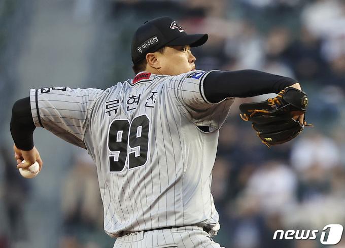[사진] '통산 99승' 노리는 류현진