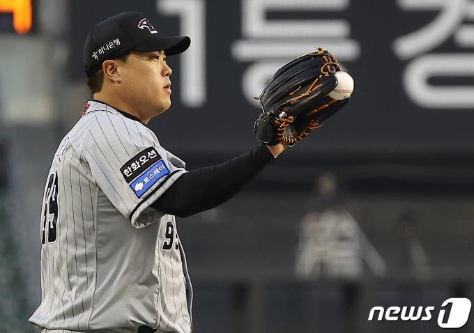 [사진] 류현진, 국내 복귀 첫 승과 팀의 연패 스토퍼 역할까지