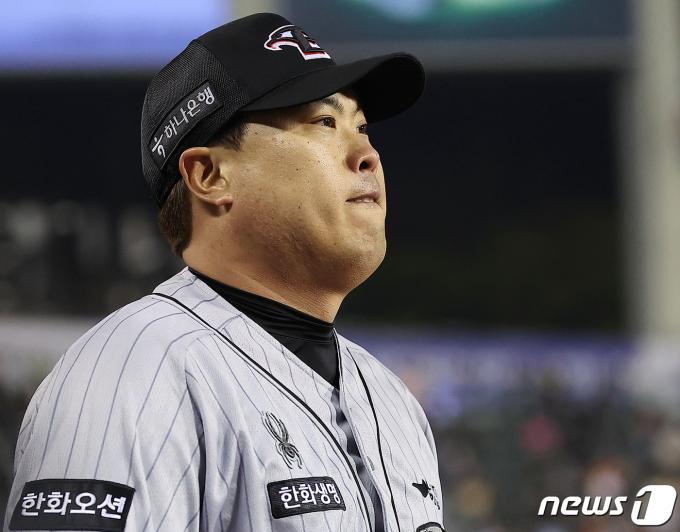 [사진] 류현진, 고비를 넘겨야 해!
