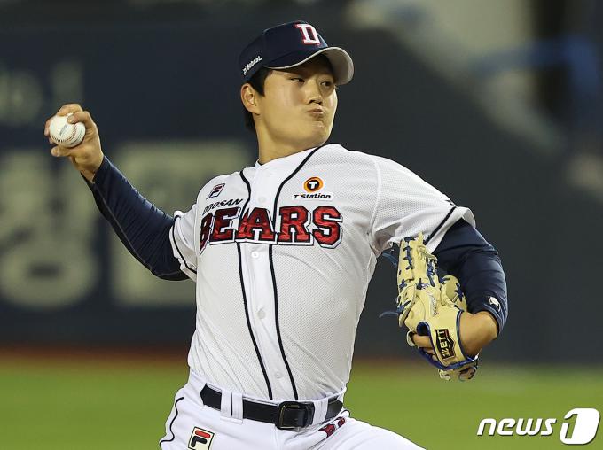 [사진] '슈퍼루키' 김택연의 역투