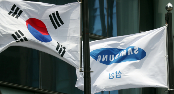 한국 정부가 미국계 헤지펀드 메이슨 캐피탈의 국제투자분쟁(ISDS)에서 일부 패소해 약 800억원을 배상할 위기에 놓였다. 서울 서초구 삼성전전자 사옥에서 휘날리고 있는 깃발. /사진=뉴스1
